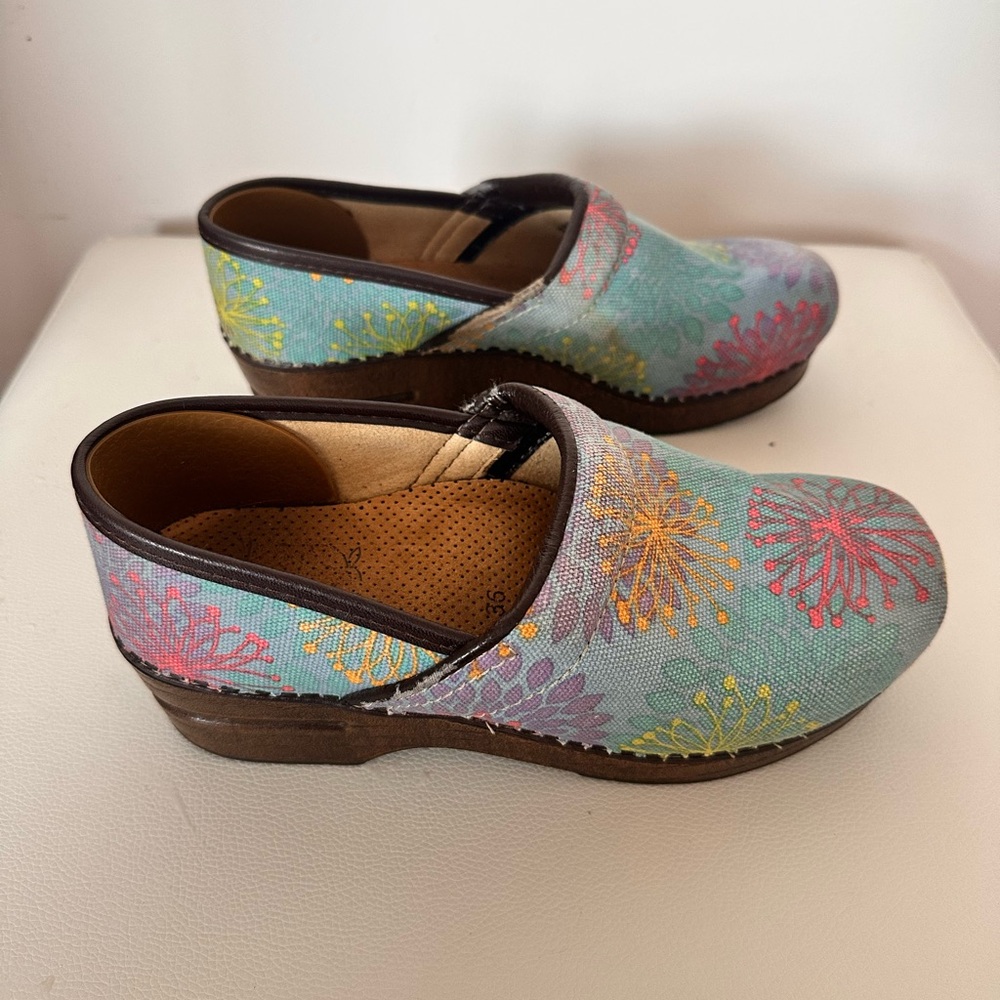 Dansko Professional Floral Canvas Clogs – Size 36 (US 5.5–6)